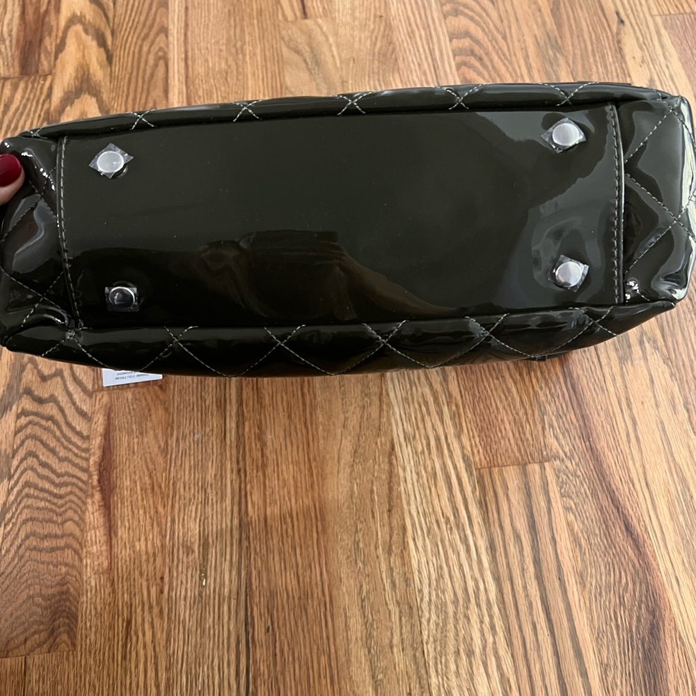 IHKWIP NWT quilt pattern military olive green anti theft tote - Picture 5 of 6